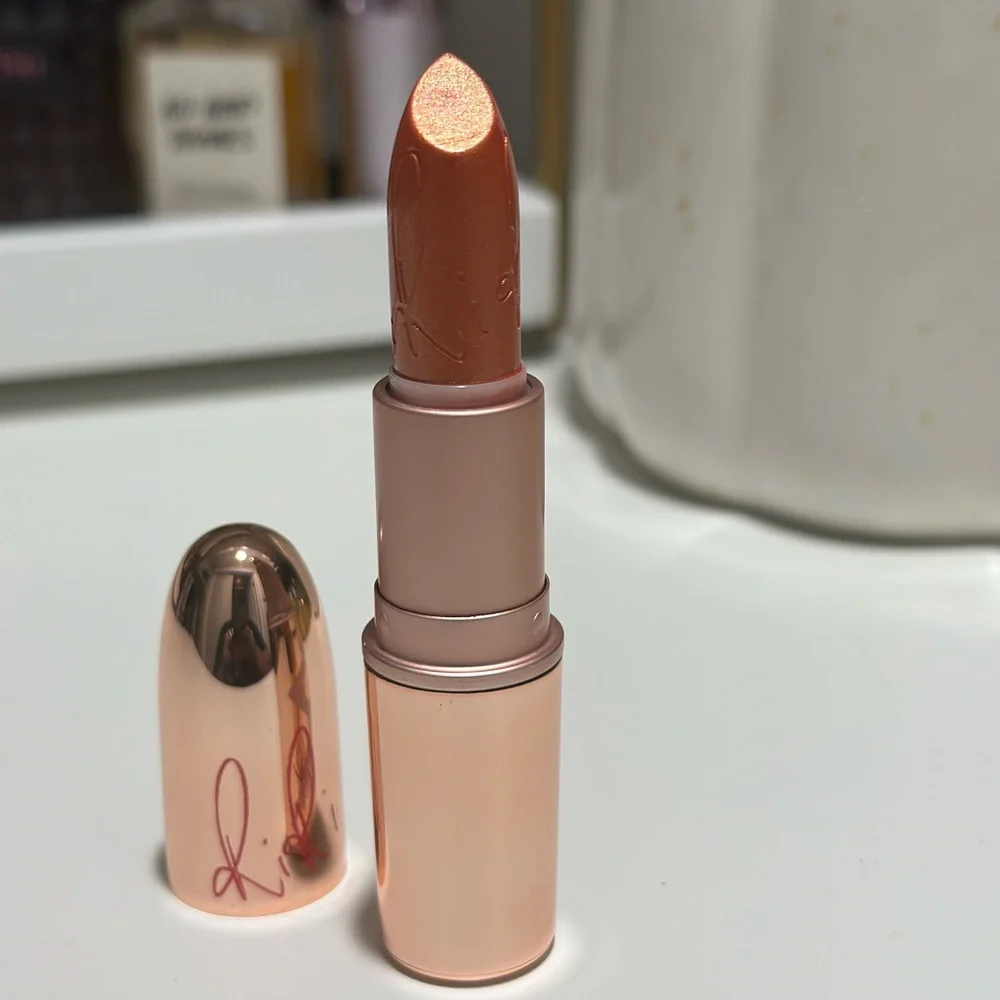 Riri Hearts MAC Collection Lipstick (Rare) - Picture 3 of 5